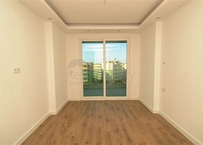 شقة بتخطيط 2+1 ضمن مجمع حديث في منطقة محمودلار – ألانيا