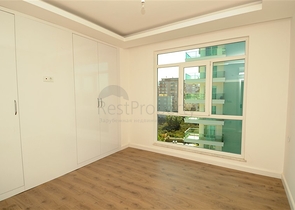 شقة بتخطيط 2+1 ضمن مجمع حديث في منطقة محمودلار – ألانيا