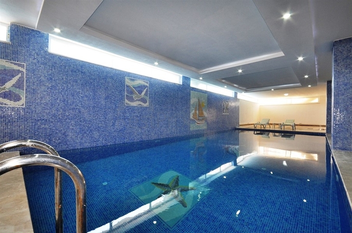 شقة بتخطيط 2+1 بمساحة واسعة في منطقة محمودلار – ألانيا