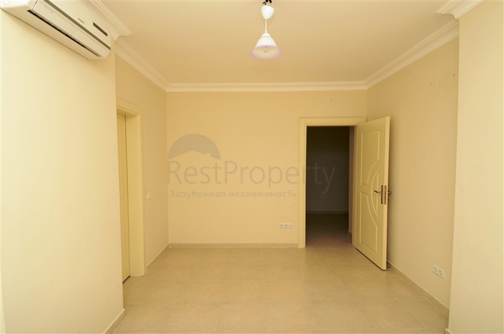 شقة بتخطيط 2+1 بمساحة واسعة في منطقة محمودلار – ألانيا