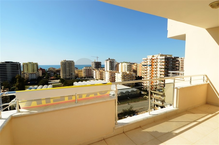 شقة بتخطيط 2+1 بمساحة واسعة في منطقة محمودلار – ألانيا