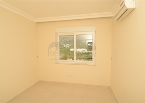 شقة بتخطيط 2+1 بمساحة واسعة في منطقة محمودلار – ألانيا