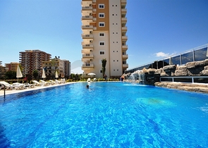 شقة بتخطيط 2+1 بمساحة واسعة في منطقة محمودلار – ألانيا