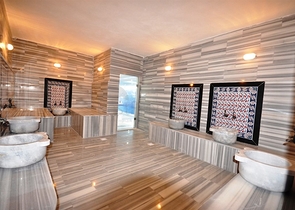 شقة بتخطيط 2+1 بمساحة واسعة في منطقة محمودلار – ألانيا