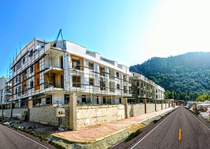 مشروع إستثماري قيد الإنشاء بالأقساط دون فوائد  في منطقة كونيالتي – أنطاليا