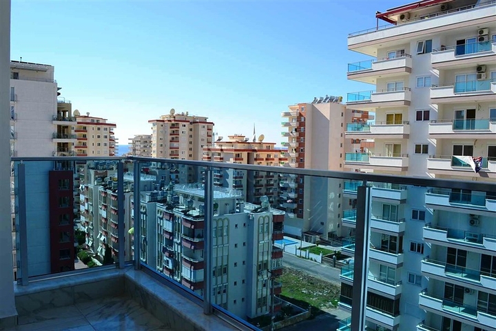 شقة بتخطيط 1+1 في وسط محمودلار – ألانيا