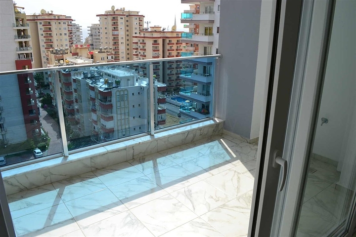 شقة بتخطيط 1+1 في وسط محمودلار – ألانيا