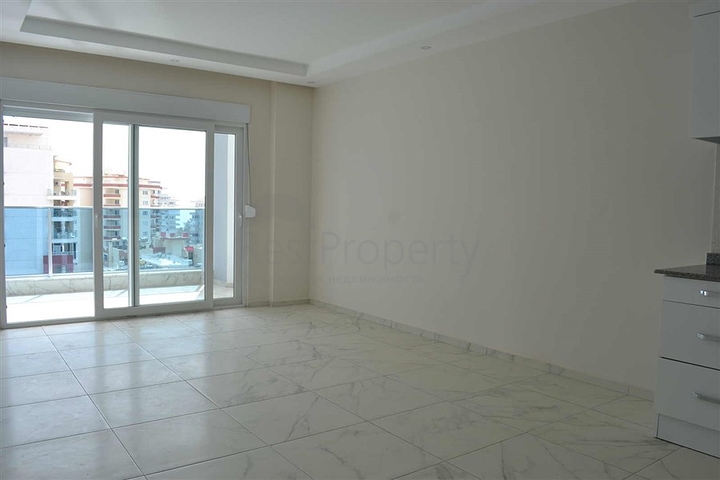 شقة بتخطيط 1+1 في وسط محمودلار – ألانيا