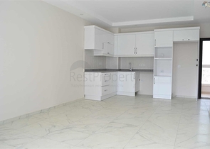 شقة بتخطيط 1+1 في وسط محمودلار – ألانيا