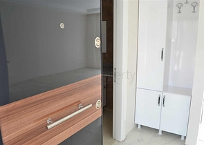 شقة بتخطيط 1+1 في وسط محمودلار – ألانيا