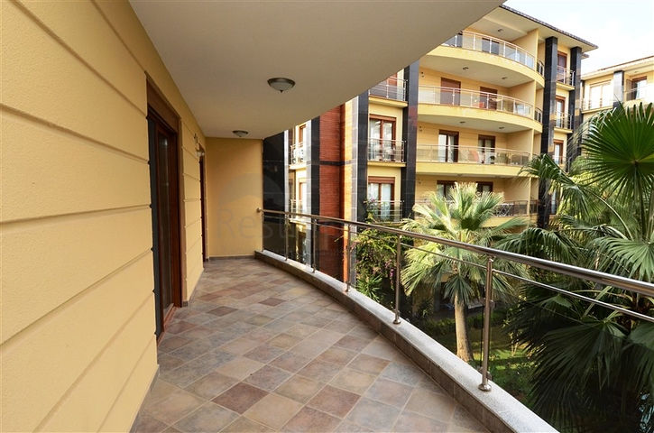 شقة مؤثثة على الخط الأول من البحر في مركز ألانيا