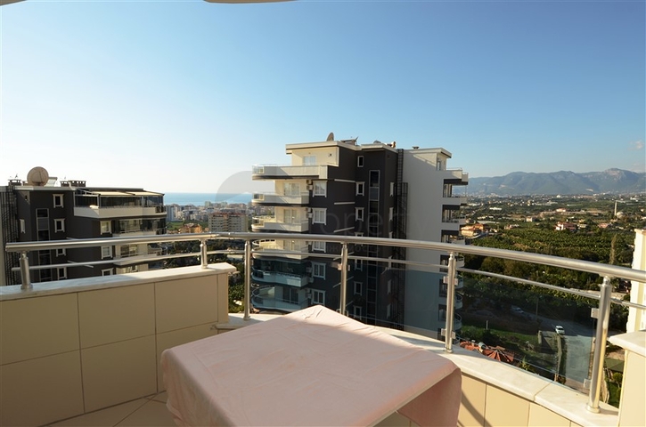 دوبلكس مؤثثة بالكامل في منطقة محمودلار – ألانيا