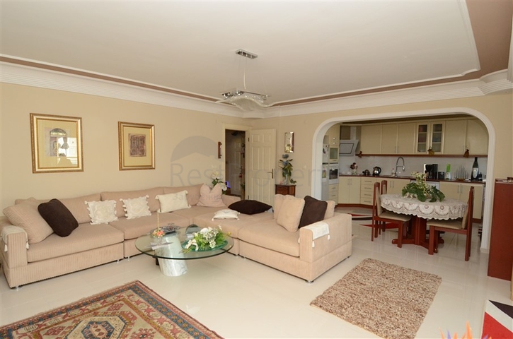 دوبلكس مؤثثة بالكامل في منطقة محمودلار – ألانيا