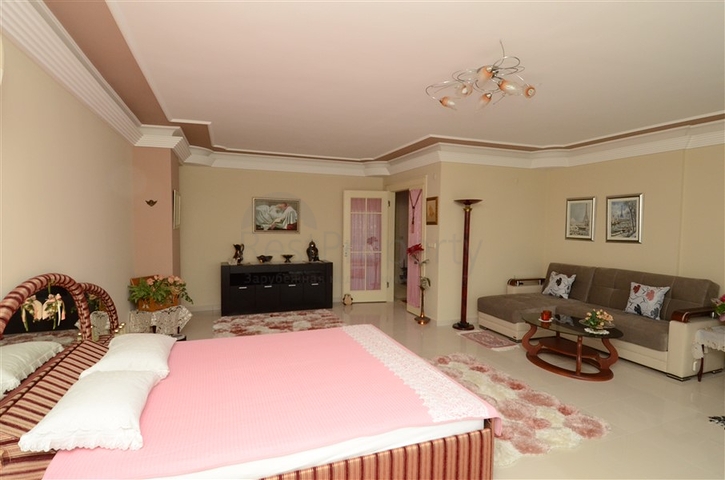 دوبلكس مؤثثة بالكامل في منطقة محمودلار – ألانيا