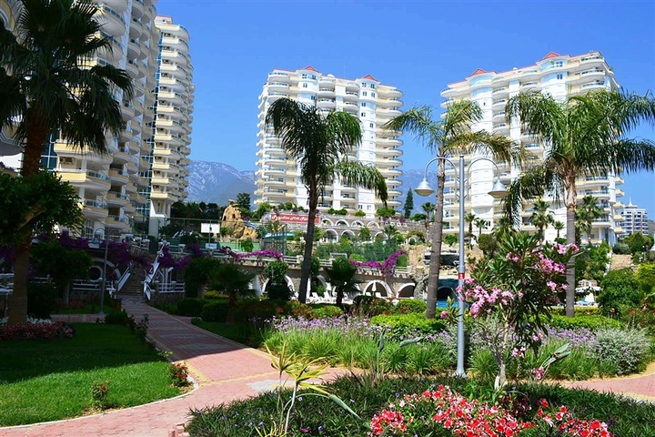 دوبلكس مؤثثة بالكامل في منطقة محمودلار – ألانيا