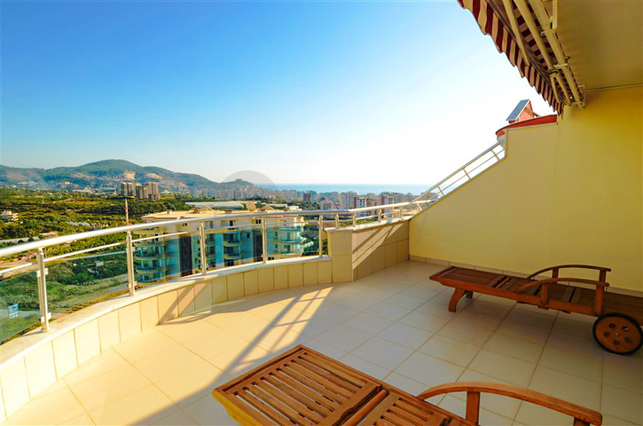 دوبلكس مؤثثة بالكامل في منطقة محمودلار – ألانيا