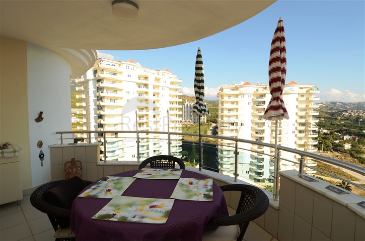 دوبلكس مؤثثة بالكامل في منطقة محمودلار – ألانيا