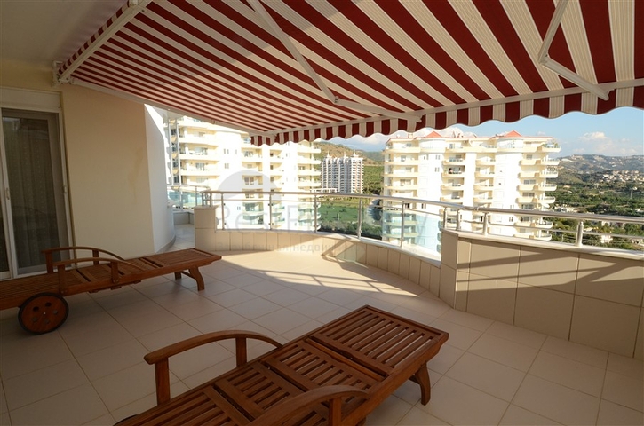 دوبلكس مؤثثة بالكامل في منطقة محمودلار – ألانيا