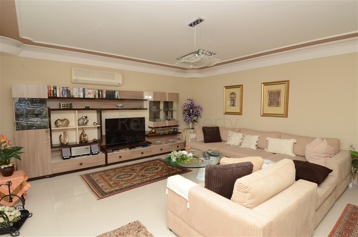 دوبلكس مؤثثة بالكامل في منطقة محمودلار – ألانيا