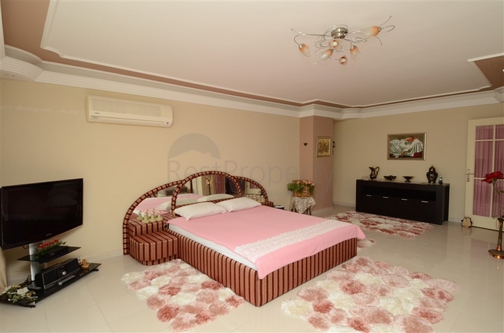 دوبلكس مؤثثة بالكامل في منطقة محمودلار – ألانيا