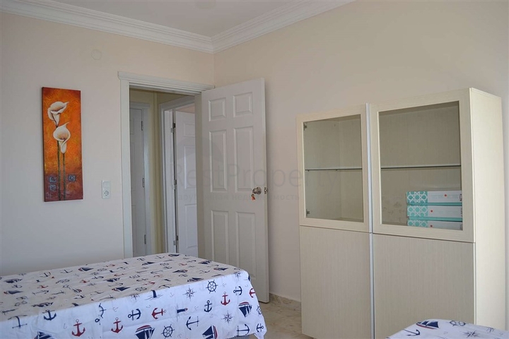 شقة مؤثثة بإطلالة مباشرة على البحر في منطقة محمودلار – ألانيا