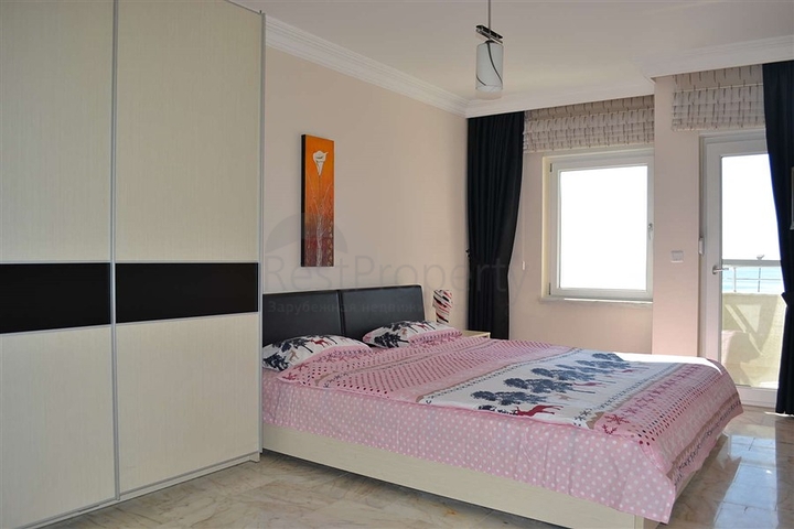 شقة مؤثثة بإطلالة مباشرة على البحر في منطقة محمودلار – ألانيا