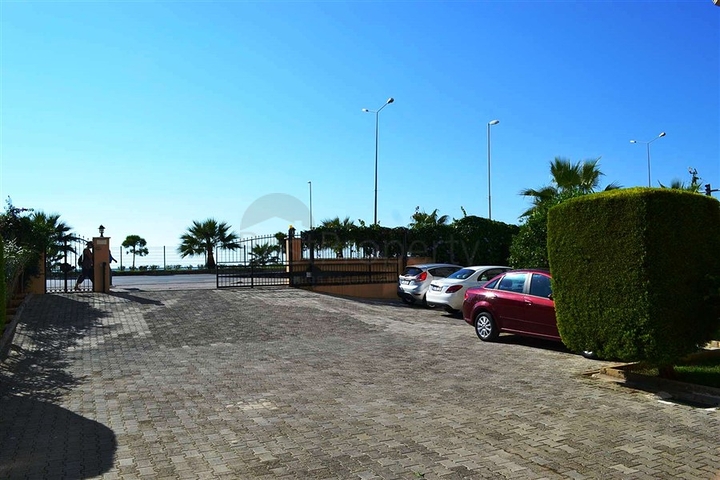 شقة مؤثثة بإطلالة مباشرة على البحر في منطقة محمودلار – ألانيا