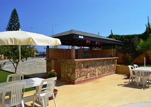 شقة مؤثثة بإطلالة مباشرة على البحر في منطقة محمودلار – ألانيا