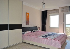 شقة مؤثثة بإطلالة مباشرة على البحر في منطقة محمودلار – ألانيا