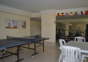 شقة مؤثثة بإطلالة مباشرة على البحر في منطقة محمودلار – ألانيا