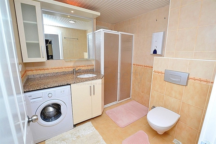 شقة عائلية واسعة مؤثثة في منطقة محمودلار – ألانيا