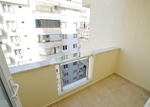 شقة عائلية واسعة مؤثثة في منطقة محمودلار – ألانيا