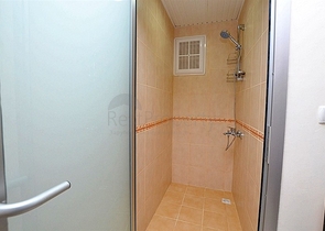 شقة عائلية واسعة مؤثثة في منطقة محمودلار – ألانيا