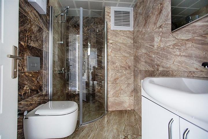 شقق ضمن مجمع سكني في منطقة محمودلار – ألانيا