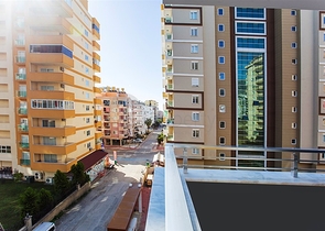 شقق ضمن مجمع سكني في منطقة محمودلار – ألانيا