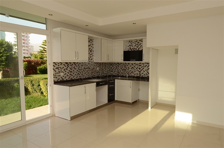 شقة دوبلكس مع إمكانية الوصول إلى الحديقة في منطقة كاستل – ألانيا