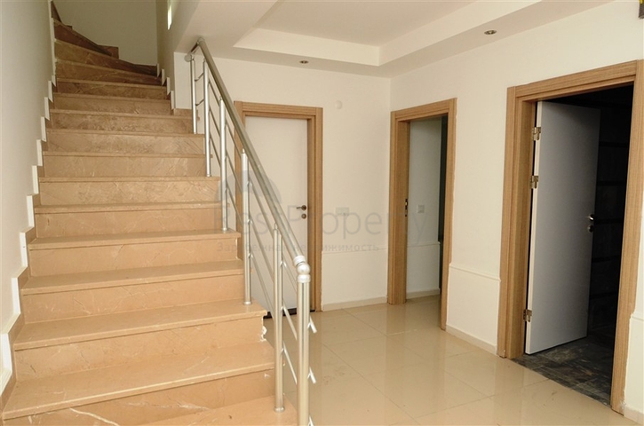 شقة دوبلكس مع إمكانية الوصول إلى الحديقة في منطقة كاستل – ألانيا