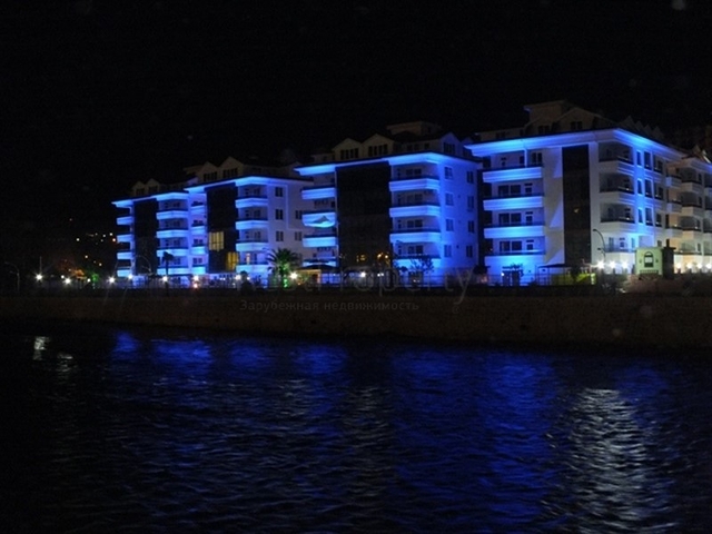 شقة دوبلكس مع إمكانية الوصول إلى الحديقة في منطقة كاستل – ألانيا