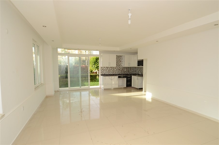 شقة دوبلكس مع إمكانية الوصول إلى الحديقة في منطقة كاستل – ألانيا