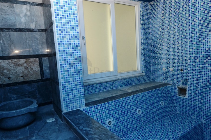 شقة دوبلكس مع إمكانية الوصول إلى الحديقة في منطقة كاستل – ألانيا