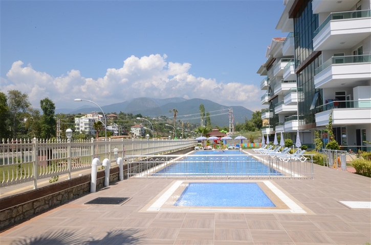 شقة دوبلكس مع إمكانية الوصول إلى الحديقة في منطقة كاستل – ألانيا