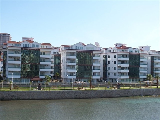 شقة دوبلكس مع إمكانية الوصول إلى الحديقة في منطقة كاستل – ألانيا