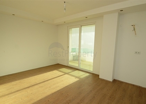 شقة دوبلكس مع إمكانية الوصول إلى الحديقة في منطقة كاستل – ألانيا