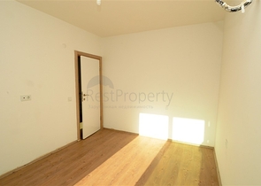 شقة دوبلكس مع إمكانية الوصول إلى الحديقة في منطقة كاستل – ألانيا