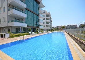 شقة دوبلكس مع إمكانية الوصول إلى الحديقة في منطقة كاستل – ألانيا