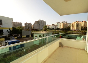 شقة دوبلكس مع إمكانية الوصول إلى الحديقة في منطقة كاستل – ألانيا