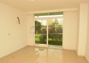 شقة دوبلكس مع إمكانية الوصول إلى الحديقة في منطقة كاستل – ألانيا