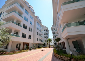 شقة دوبلكس مع إمكانية الوصول إلى الحديقة في منطقة كاستل – ألانيا