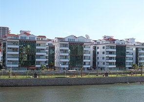 شقة دوبلكس مع إمكانية الوصول إلى الحديقة في منطقة كاستل – ألانيا