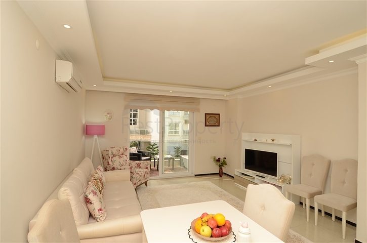 شقة مريحة ضمن مجمع على الخط الاول من البحر في منطقة كاستل – ألانيا